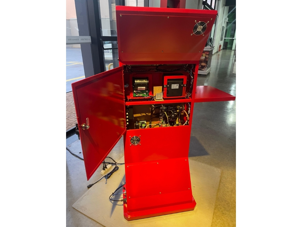 Pintura e Adesivagem Personalizadas conforme encomenda do Cliente