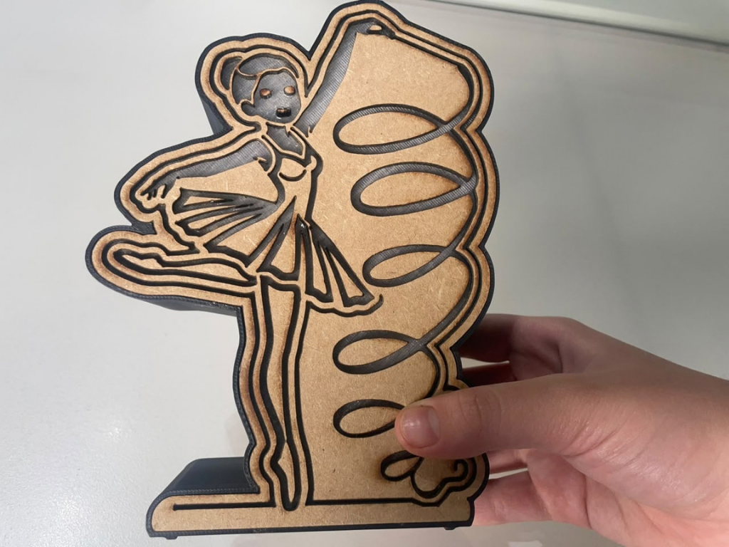 Luminária A Bailarina SelfBR